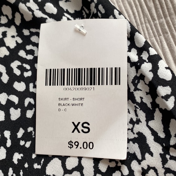 Forever 21 patterned skirt - Picture 2 of 3